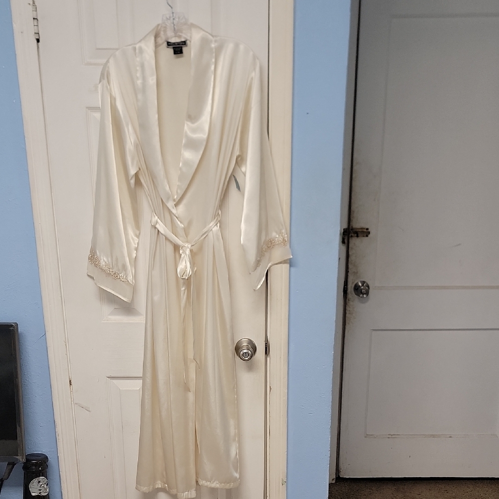 Halston Heritage Cream Satin Garment